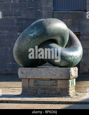 "Die Bande der Freundschaft' Memorial Skulptur, die Broad Street, Portsmouth, Portsmouth, Hampshire, England, Großbritannien Stockfoto