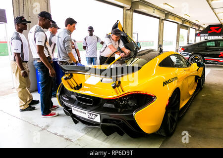 Johannesburg, Südafrika - 11. Oktober 2014: McLaren Tag in Kyalami Rennstrecke Stockfoto