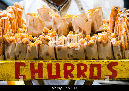 Detail der traditionellen Churros aus Lima, Peru. Stockfoto