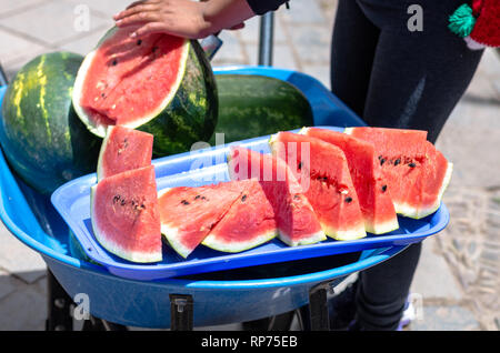 Wassermelone Verkäufer auf der Straße von Cusco - Peru Stockfoto
