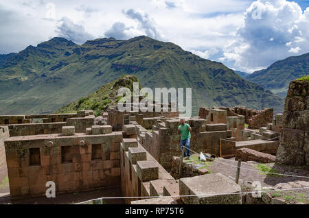 Die Ruinen der Tempel der Sonne bei Pisac im Heiligen Tal in Cusco - Peru Stockfoto