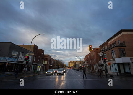 MONTREAL, KANADA - 6. NOVEMBER 2018: Einkaufs- und Wohnviertel in der Petite Patrie Viertel von Montreal, Quebec, in der Nähe von Jean Talon markt- und Le Stockfoto