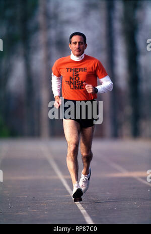 Arthur Blank, Co Gründer von Home Depot läuft tragen gibt es keine Ziellinie tshirt. Stockfoto