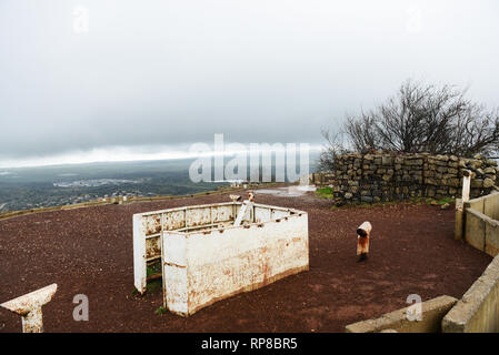 Alter israelischer Bunker auf dem Gipfel des Mount Bental auf den Golanhöhen in Israel. Stockfoto