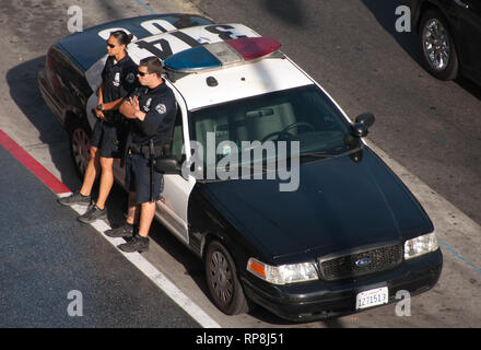 Hollywood, Los Angeles, Kalifornien, USA - 14. Juni 2014: US-Polizisten im Dienst der Polizei Auto Stockfoto