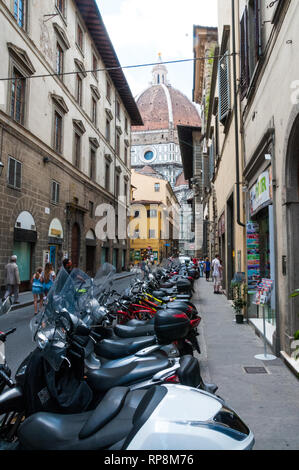 Eindruck einer engen Straße in Florenz Stockfoto