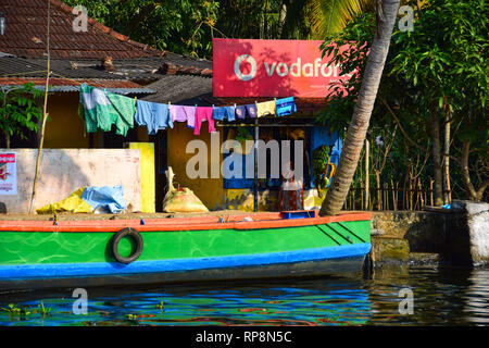 Boote auf Alappuzha oder Alleppey Backwaters, Kerala, Südindien Stockfoto