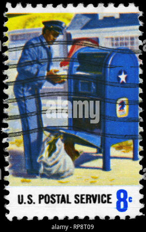 USA - ca. 1973: einen Stempel in den USA gedruckten zeigt die Mail Sammlung, Postal Service Mitarbeiter, ca. 1973 Stockfoto