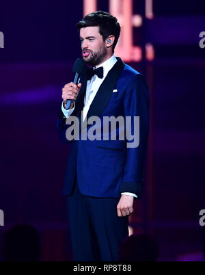 Jack Whitehall auf der Bühne bei den Brit Awards 2019 in der O2 Arena in London. PRESS ASSOCIATION FOTO. Bild Datum: Mittwoch, 20. Februar 2019. Siehe PA Geschichte showbiz Briten. Photo Credit: Victoria Jones/PA-Kabel. Redaktionelle Verwendung. Stockfoto