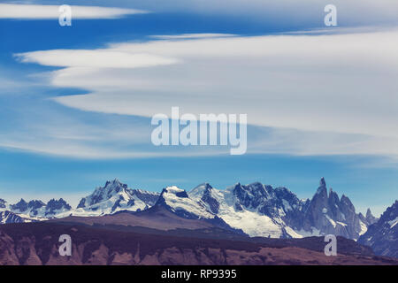 Berühmte schönen Peak Cerro Torre in Patagonien, Argentinien. Schöne Berge Landschaften in Südamerika. Stockfoto