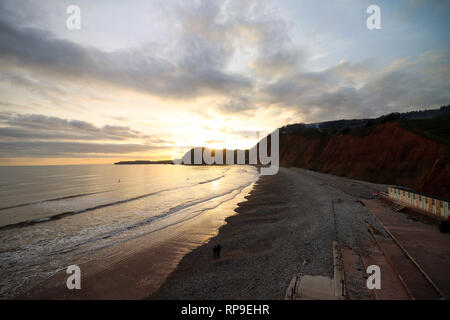 Sonnenuntergang am Strand von Sidmouth Stockfoto