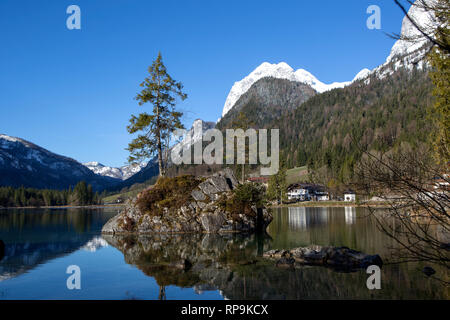 Golden sunrise an berühmten Hintersee, Bayern, Deutschland Stockfoto