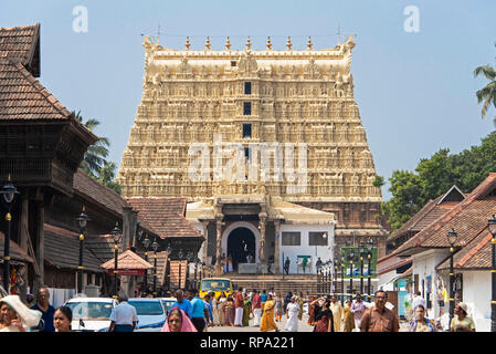 Padmanabhaswamy Tempel ist in Thiruvananthapuram, Kerala, Indien. Der Tempel ist in einem komplizierten Fusion der indigenen Kerala Stil erbaut und Stockfoto