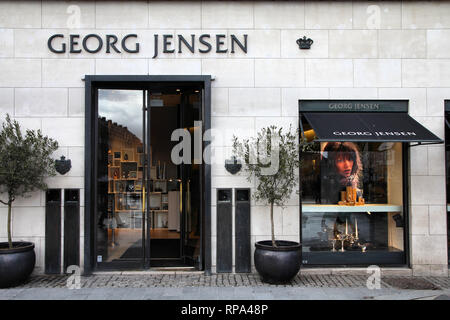 Kopenhagen - 11. März: Georg Jensen store am 11. März 2011 in Kopenhagen, Dänemark. Das berühmte dänische Luxus Schmuck und Silberwaren Marke vorhanden ist glo Stockfoto