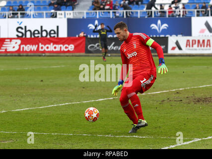 Kiew, Ukraine. 20. Februar, 2019. Torhüter Leonardo Loria von Juventus Turin U19 in Aktion während der UEFA Youth League Spiel gegen den FC Dynamo Kyiv U19 am Valeriy Lobanovskiy Stadion in Kiew. Credit: Oleksandr Prykhodko/Alamy leben Nachrichten Stockfoto