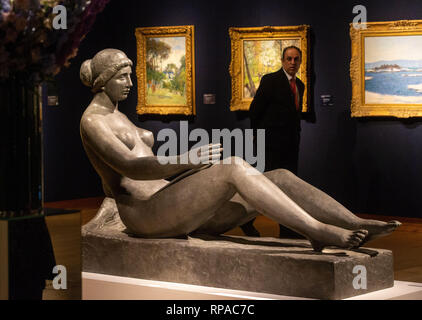 London, Großbritannien. 21 Feb, 2019. "Jeune fille Allonge' von Aristide Maillol, Schätzung von 800.000 £ £ 1, 2000,000. Der Christie's 'impressionistischen und modernen Kunst' und 'Kunst der Surrealen' Verkauf drücken Sie auf Vorschau. Der Verkauf findet nicht Februar 27. Credit: Tommy London/Alamy leben Nachrichten Stockfoto
