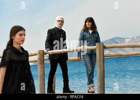 Karl Lagerfeld und Virginie Viard bei Chanel zeigen. Paris, Frankreich 02/10/2018 | Verwendung weltweit Stockfoto