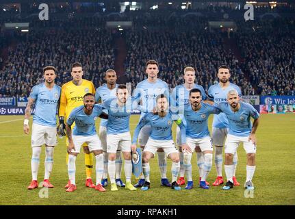 Gelsenkirchen, Deutschland. 20 Feb, 2019. Team foto ManCity, hinter sich gelassen, Kyle WALKER (ManCity), goalie EDERSON (ManCity), FERNANDINHO (ManCity), Aymeric Laporte (ManCity), Kevin DE BRUYNE (ManCity), Nicolas OTAMENDI (ManCity), vorne rechts Raheem STERLING (ManCity), Bernardo SILVA (ManCity), David Silva (ManCity), Ilkay GUENDOGAN (GUNDOGAN) (ManCity), Sergio Agüero (ManCity), Fußball Champions League Achtelfinale Hinspiel, FC Schalke 04 (GE) - Manchester City (ManCity) 2:3, am 20.02.2019 in Gelsenkirchen. | Verwendung der weltweiten Kredit: dpa/Alamy leben Nachrichten Stockfoto