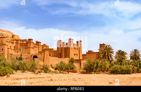 Tolle Aussicht auf die Kasbah Ait Ben Haddou in der Nähe von Ouarzazate im Atlasgebirge von Marokko. Weltkulturerbe der UNESCO Stockfoto