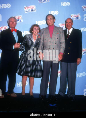 LOS ANGELES, Ca - 15. Januar: (L-R) Schauspieler Howard Morris, Schauspielerin Imogene Coca, Schauspieler Sid Caesar und Schauspieler Carl Reiner nehmen an der 'Comic Relief VI "HBO's Comedy Special profitieren zu America's Homeless am 15. Januar 1994 im Shrine Auditorium in Los Angeles, Kalifornien. Foto von Barry King/Alamy Stock Foto Stockfoto