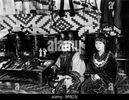 Japan, in einer Hütte mit Lackiert Schränke ain Willen, 1928 Stockfoto