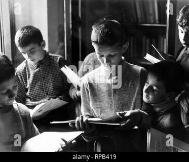 Kleine Jungs an der tci Dorf im valganna, Italien, 1963 Stockfoto