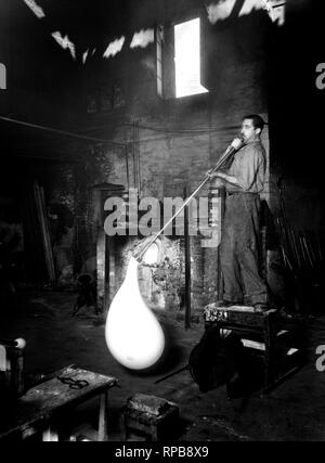 Italien, venetien, Verarbeitung von Glas in Murano, 1955 Stockfoto