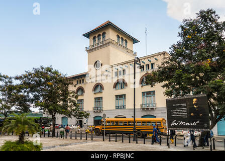 Havanna, Kuba - September 10, 2013: Terminal Sierra Maestra Cruise Terminal (Havanna am Hafen) in der Nähe der Plaza de San Francisco Havanna, Kuba. Kreuzfahrt Stockfoto