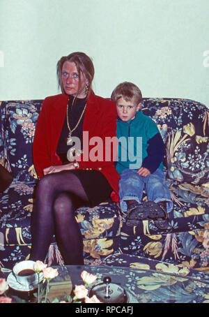 Alexandra Prinzessin von Croy, mit den Kindern in Dülmen, Deutschland 1989. Alexandra Prinzessin von Croy, mit den Kindern in Duelmen, Deutschland 1989. Stockfoto