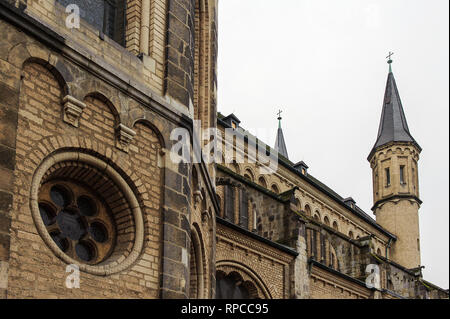 Blick auf die Mauern der Kathedrale in Bonn. Stockfoto