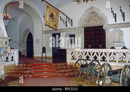 Festsaal im Schloss Sigmaringen - Burg Hohenzollern, Deutschland 1986. Halle am Schloss Sigmaringen - Burg Hohenzollern, Deutschland 1986. Stockfoto