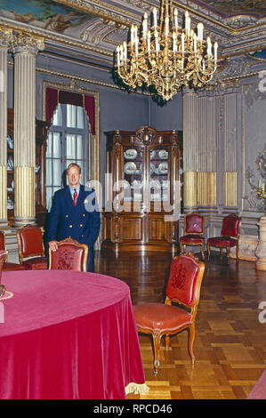 Erbprinz Karl Friedrich von Hohenzollern, im Schloss Sigmaringen - Burg Hohenzollern, Deutschland 1986. Der thronfolger Karl Friedrich, Prinz von Hohenzollern am Schloss Sigmaringen - Burg Hohenzollern, Deutschland 1986. Stockfoto