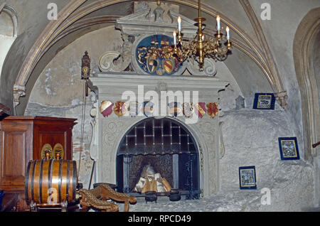 Festsaal im Schloss Sigmaringen - Burg Hohenzollern, Deutschland 1986. Halle am Schloss Sigmaringen - Burg Hohenzollern, Deutschland 1986. Stockfoto