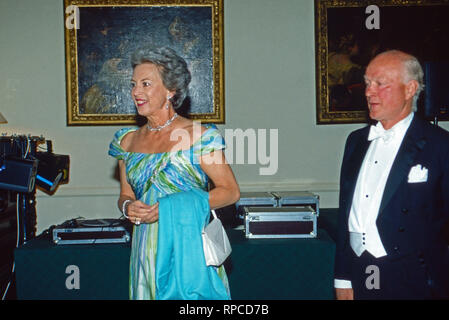 Richard Prinz zu Sayn-Wittgenstein-Berleburg mit Gemahlin Benedikte, Deutschland 2004. Richard Prinz zu Sayn-Wittgenstein-Berleburg mit seiner Frau Benedikte, Deutschland 2004. Stockfoto