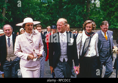 Richard Prinz zu Sayn-Wittgenstein-Berleburg mit Gemahlin Benedikte, Deutschland 2004. Richard Prinz zu Sayn-Wittgenstein-Berleburg mit seiner Frau Benedikte, Deutschland 2004. Stockfoto