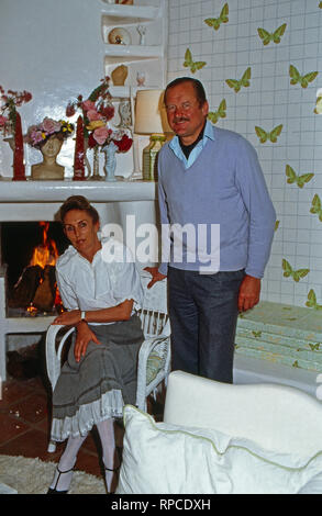 Ferdinand Fürst von Bismarck mit Ehefrau Elisabeth in Marbella, Spanien 1999. Ferdinand Fürst von Bismarck mit seiner Frau Elisabeth in Marbella, Spanien 1999. Stockfoto