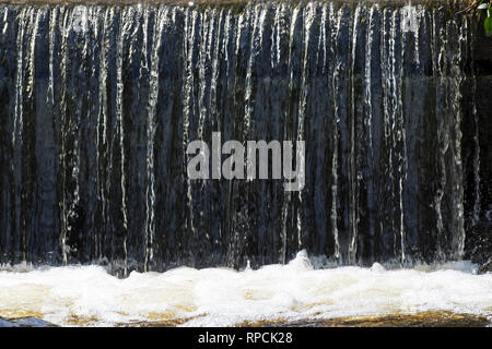 Teil der Wasserfall auf Gayle Beck Hawes Wensleydale Yorkshire Dales National Park Yorkshire England UK Juli 2016 Stockfoto