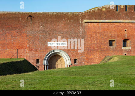 Fort Nelson, hoch über Portsmouth auf Portsdown Hill, einem Palmerston Fort 1859, jetzt die Armouries Museum Sehenswürdigkeit, Portchester, Hampshire, Großbritannien Stockfoto