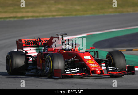 Ferrari's Sebastian Vettel bei Tag ein Vorsaison-testprogramm auf dem Circuit de Barcelona-Catalunya. Stockfoto