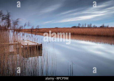 Holzsteg am See. Utvalinge, Schweden. Stockfoto