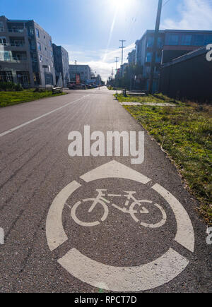 Fahrrad Schild auf den Asphalt gemalt. Fahrrad Lane, Fahrrad Schild an der Straße. Stockfoto