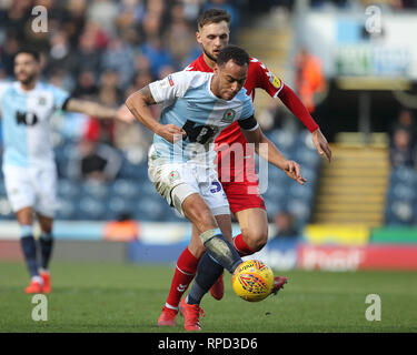 BLACKBURN, Großbritannien 17. FEBRUAR Lewis Wingi von Middlesbrough und Elliott Bennett von Blackburn Rovers während der Sky Bet Championship Match zwischen Blackburn Rovers und Middlesbrough im Ewood Park, Blackburn am Sonntag, 17. Februar 2019. (Credit: Mark Fletcher | MI Nachrichten) Stockfoto