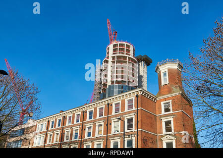 Die neue Stadt Norden Wohnanlage im Bau in Finsbury Park, von Fonthill Road, North London UK gesehen Stockfoto