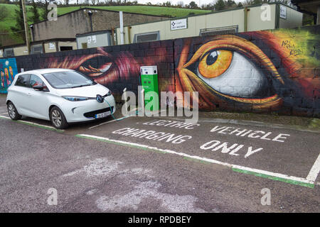 Elektroauto ein Elektroauto Aufladepunkt Bantry West Cork Irland Stockfoto