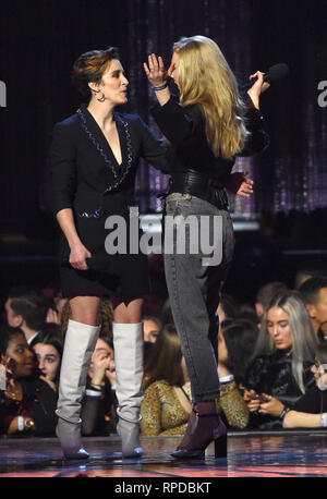 Foto muss Gutgeschrieben © Alpha Presse 079965 20/02/2019 Vicky McClure und Natalie Dormer den Brit Awards 2019 Live Show in der O2 Arena in London Stockfoto