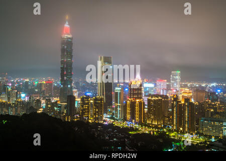 Taipei Skyline bei Nacht. Taiwan, der Volksrepublik China. Stockfoto