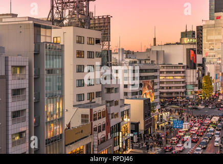 Bird's Sicht der Bezirk der japanischen Jugend Kultur mode Kreuzung Kreuzung von Harajuku Laforet namens Champs-Elysées in Tokio, Japan. Stockfoto