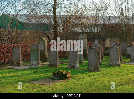 Gemen, NRW/Deutschland - September 02, 2018: Jüdischer Friedhof von 1810. Der jüngste Gräber sind von 1912/1913. Auf den meisten grabsteine ist in Hebräisch geschrieben Stockfoto