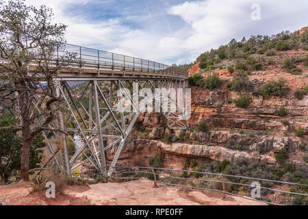 Horizontale Ansicht von midgley Brücke in der Nähe von Sedona Arizona über Wilson Canyon Stockfoto