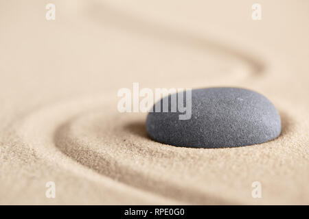 Balance Harmonie und Gleichgewicht Ebenheit erstellen. Zen Stone meditation Garten für Spiritualität und Ruhe von Körper und Geist. Minimalismus friedliche b Stockfoto